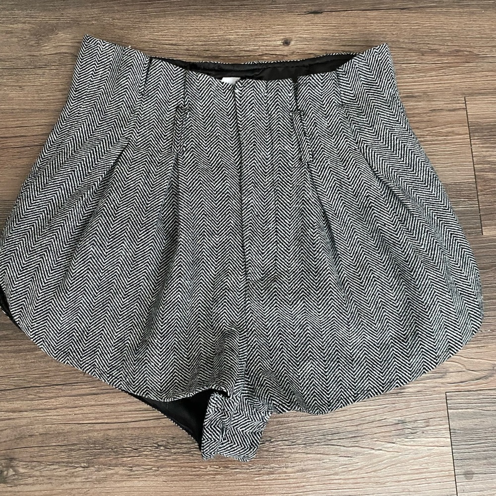 Urban outfitters BDG black and white textured high waist shorts size 2